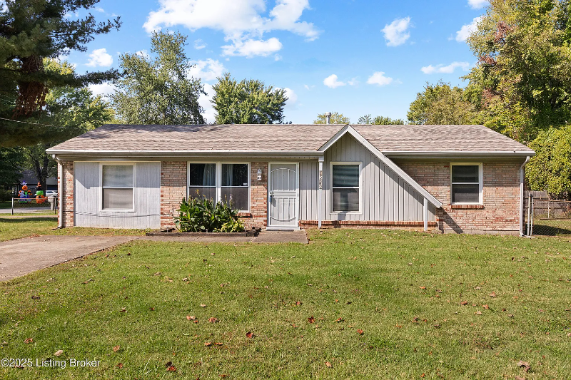 Louisville House: 7520 Blue Wing Dr