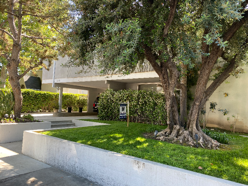 Pasadena Apartment: 533 S. Hudson Ave.