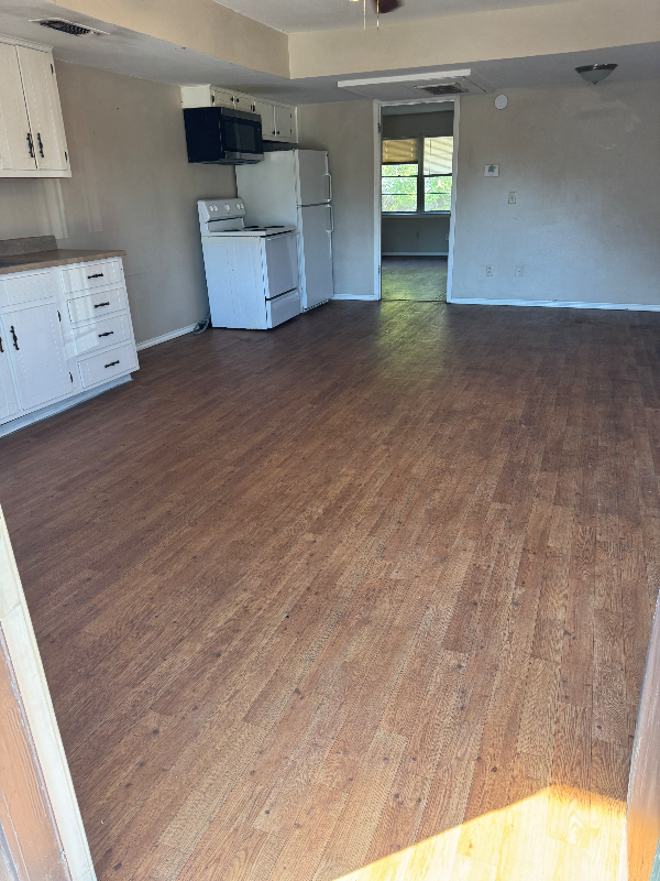 Paris Apartment: 750 bonham st