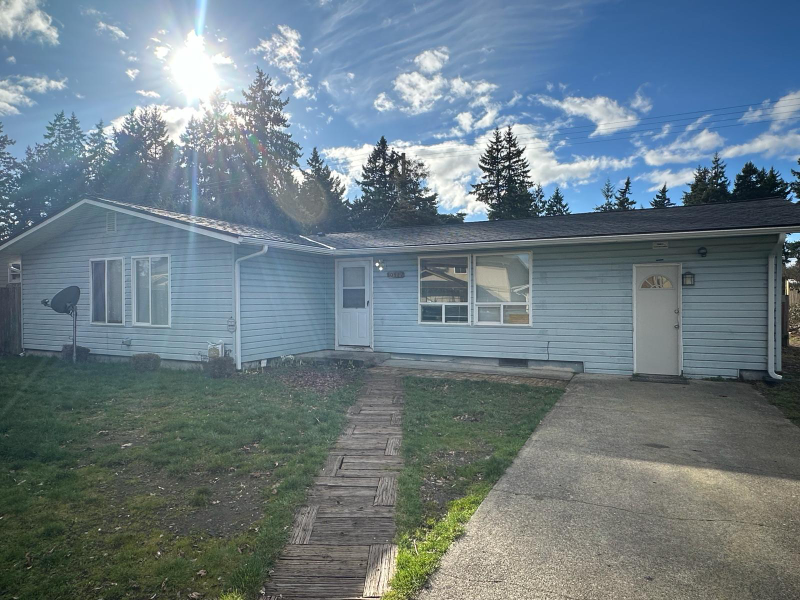 Tacoma House: 10422 13th ave ct s