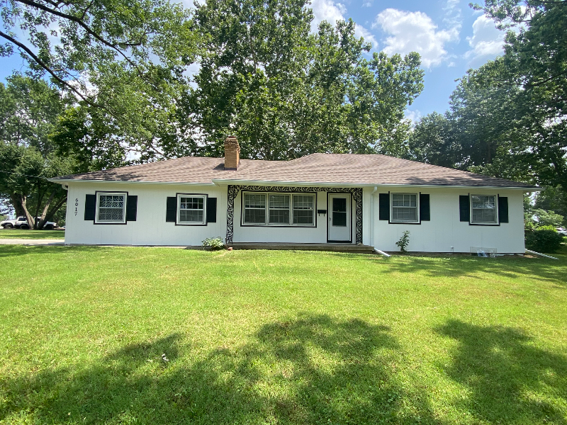 Gladstone House: 6017 N Howard Ave