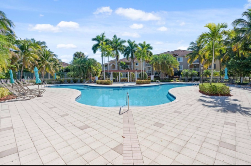West Palm Beach Condo: 6434 Emerald Dunes Drive
