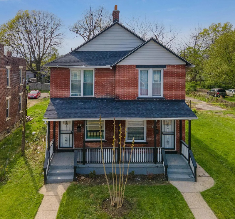 Columbus House: 241 Taylor Ave