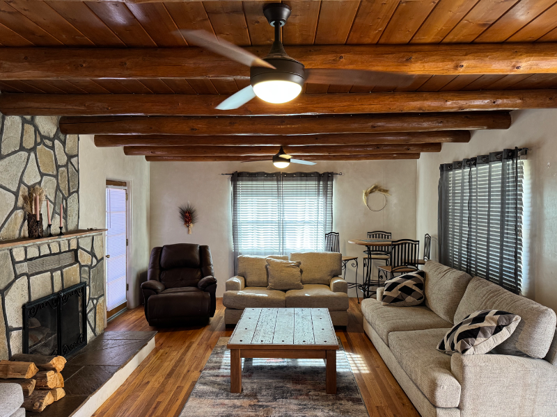 Santa Cruz House: 354 NM-76