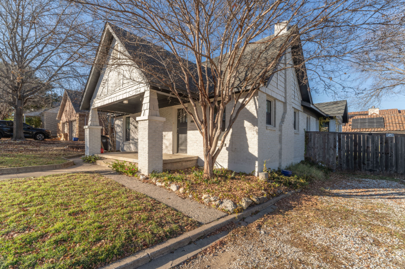 Fort Worth Townhome: 3708 W 5th St