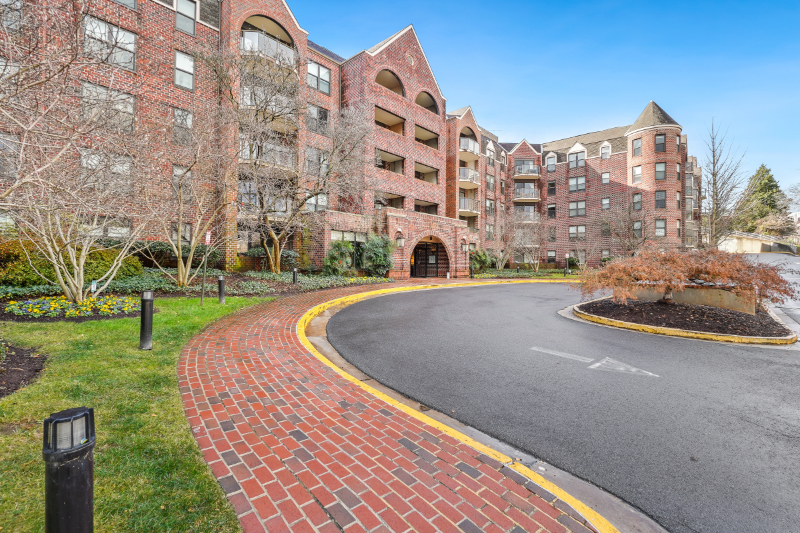 Arlington Condo: 2100 Langston Blvd