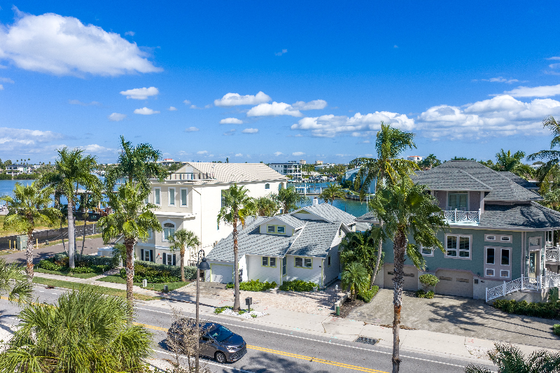 St Pete Beach House: 2605 Pass A Grille Way