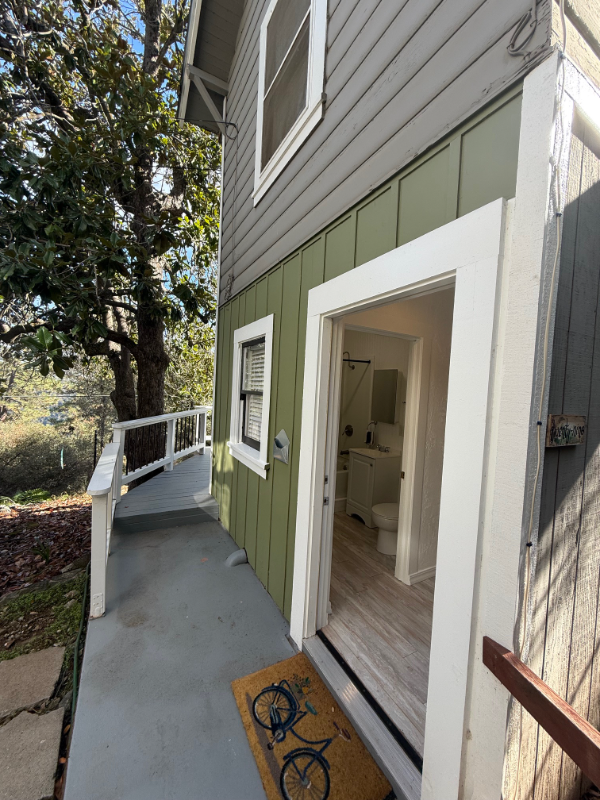 Auburn Apartment: 192 Lubeck Rd