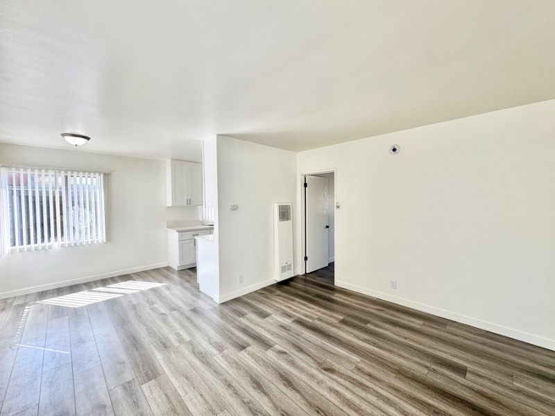 Inglewood Apartment: 636 Aerick St