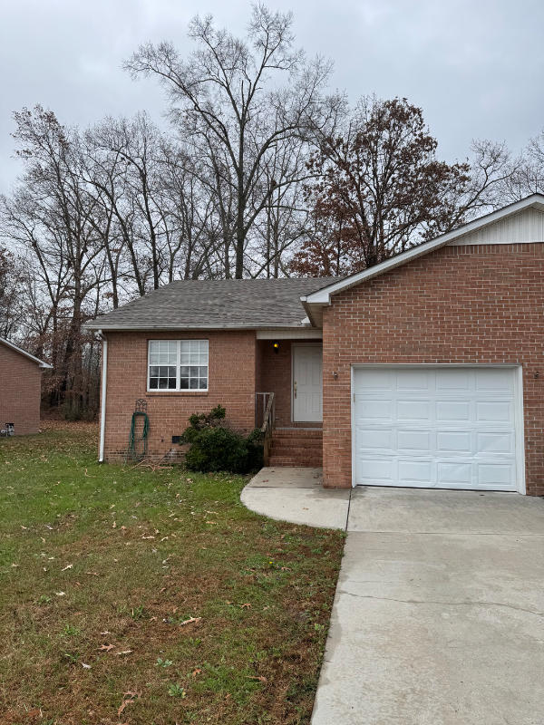 Manchester House: 139 Fox Creek Ct