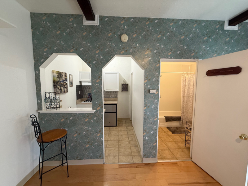 Auburn Apartment: 192 Lubeck Rd