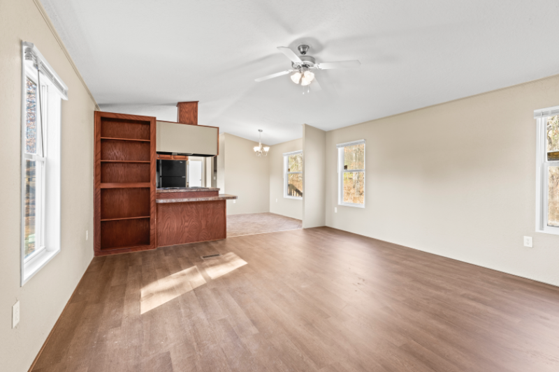 Lindale House: 15843 Country Way