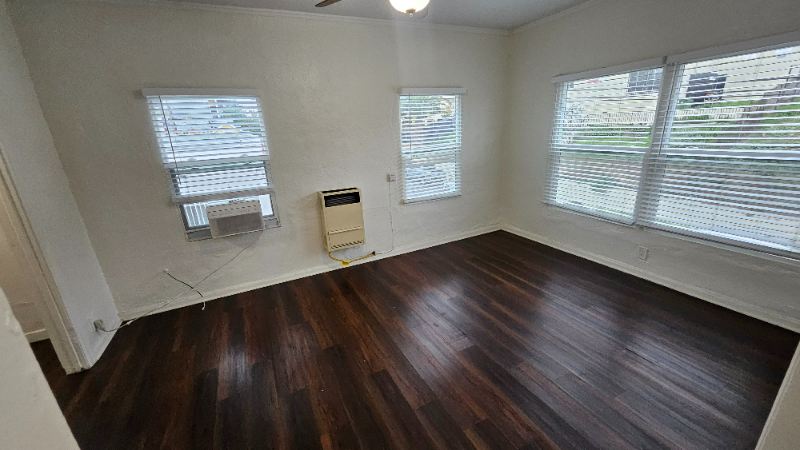 Los Angeles Apartment: 1216 W Court St