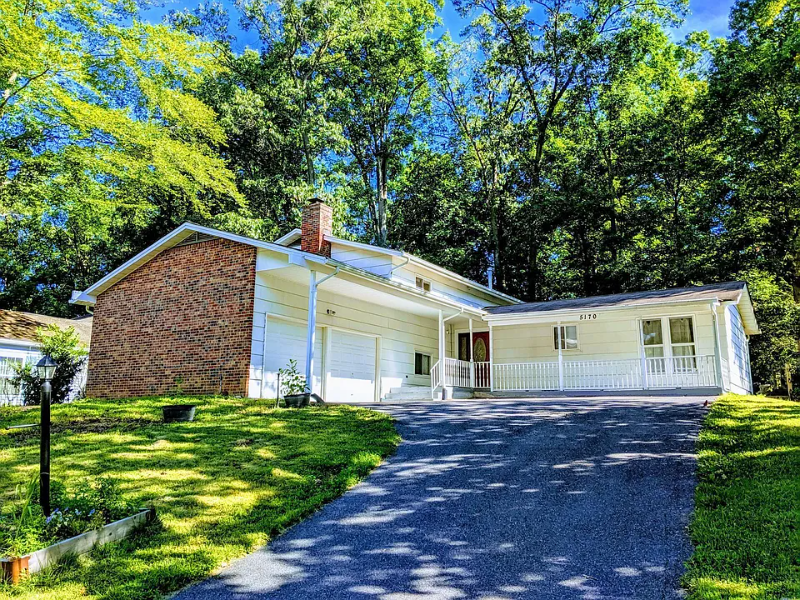 Columbia House: 5170 Phantom Ct