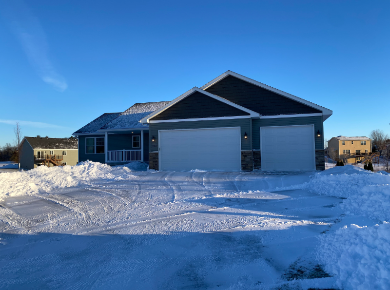 Cambridge House: 906 Taft St S