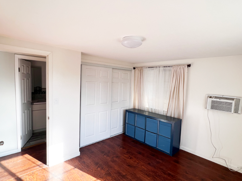 Panorama City House: 8010 Crosnoe Ave