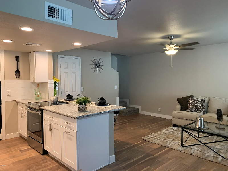 Phoenix Condo: 4710 E Portland St