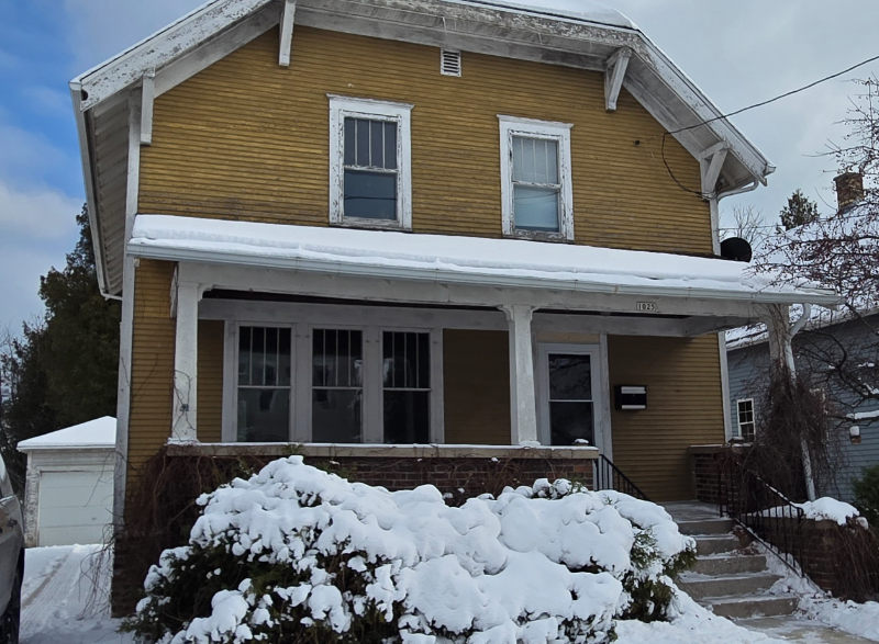 Manitowoc House: 1025 South 17th St