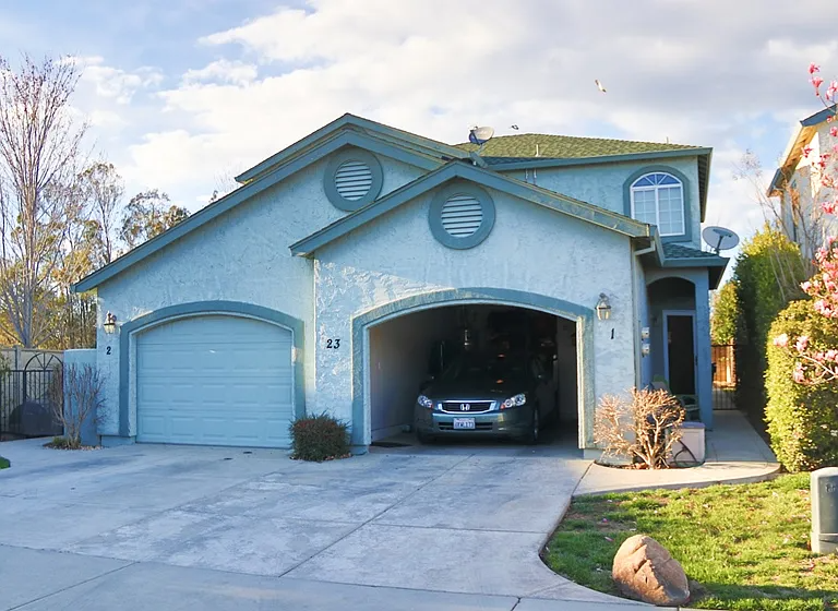 Chico Multiplex: 23 Morning Rose Way