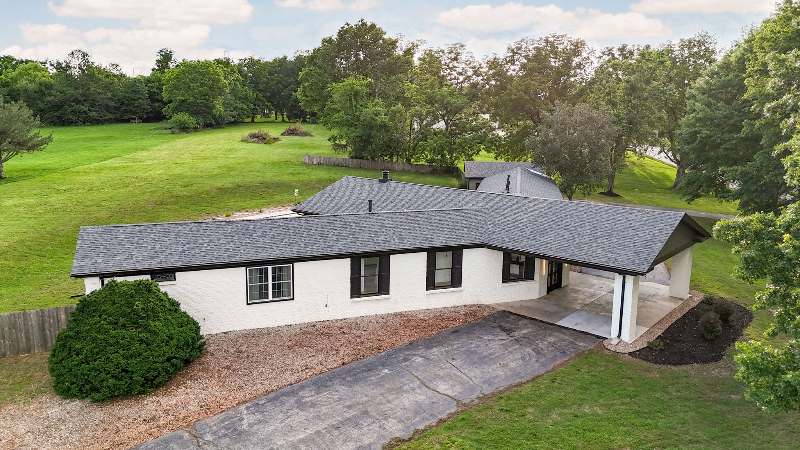 Springfield House: 5021 S Farm Road 137