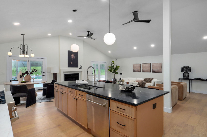 Springfield House: 5021 S Farm Road 137