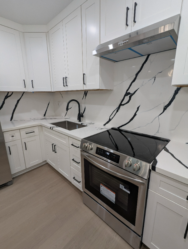 North Hollywood Apartment: 11030 Moorpark St