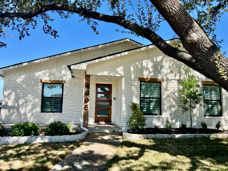 The Colony House: 4805 Alta Oaks Ln