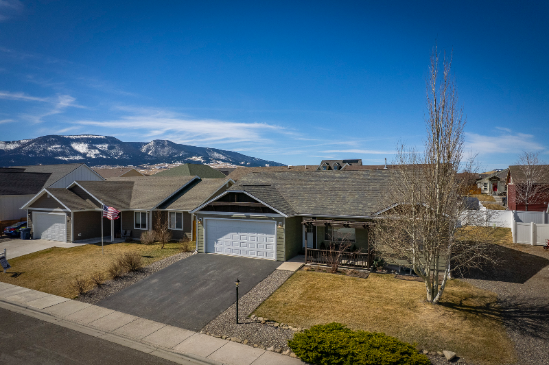 Livingston House: 807 Nebula Street