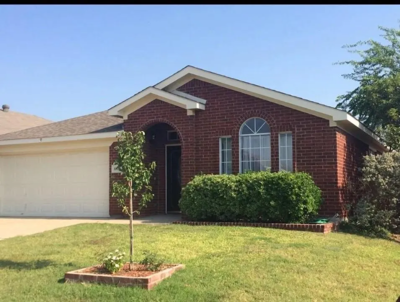 Fort Worth House: 10216 Tustin Terrace