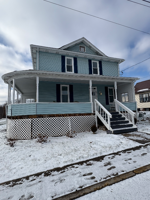 Masontown House: 73 Martin Avenue