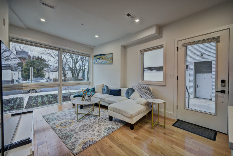 Washington Condo: 5835 Colorado Ave NW