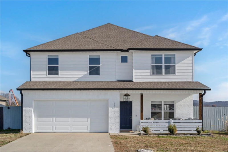 Elkins House: 990 Macy Lane