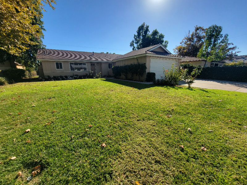 Van nuys House: 13550 Leadwell St