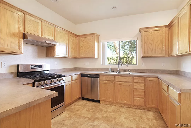 Bullhead City House: 1132 Pear Tree ln