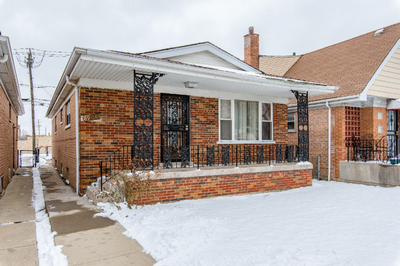 Chicago House: 8906 S Halsted