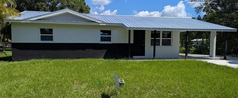 Arcadia House: 1524 SE Maple Dr