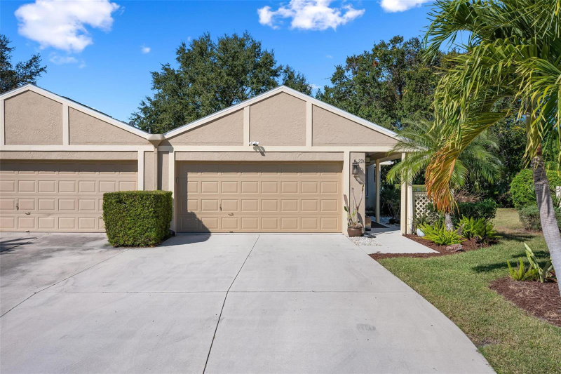 Sarasota House: 226 CHARTLEY CT N