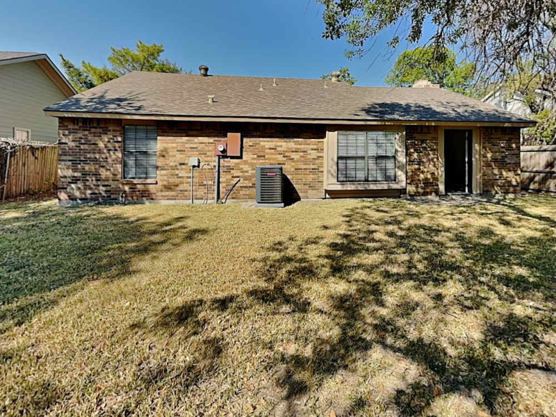 Grand Prairie House: 1713 Lewis Trl