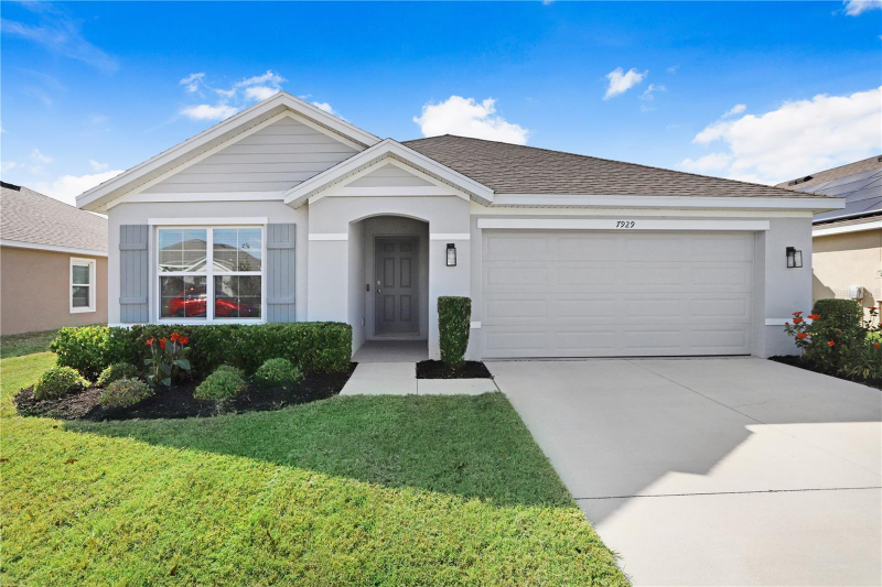 Zephyrhills House: 7929 SAIL CLOVER LN
