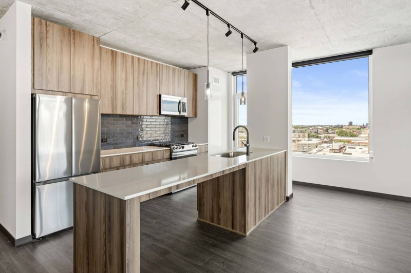 Chicago Condo: 170 N Ashland Ave