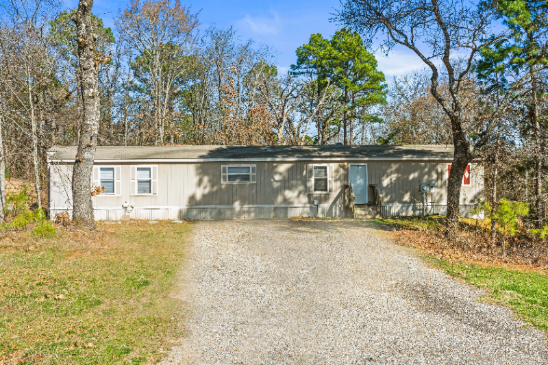 Lindale House: 15666 Country Walk Dr