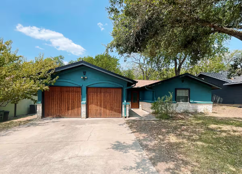 Austin House: 7018 Crosswood Drive