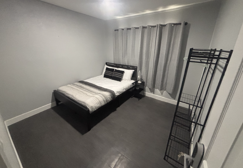 Henderson House: 151 Manganese St