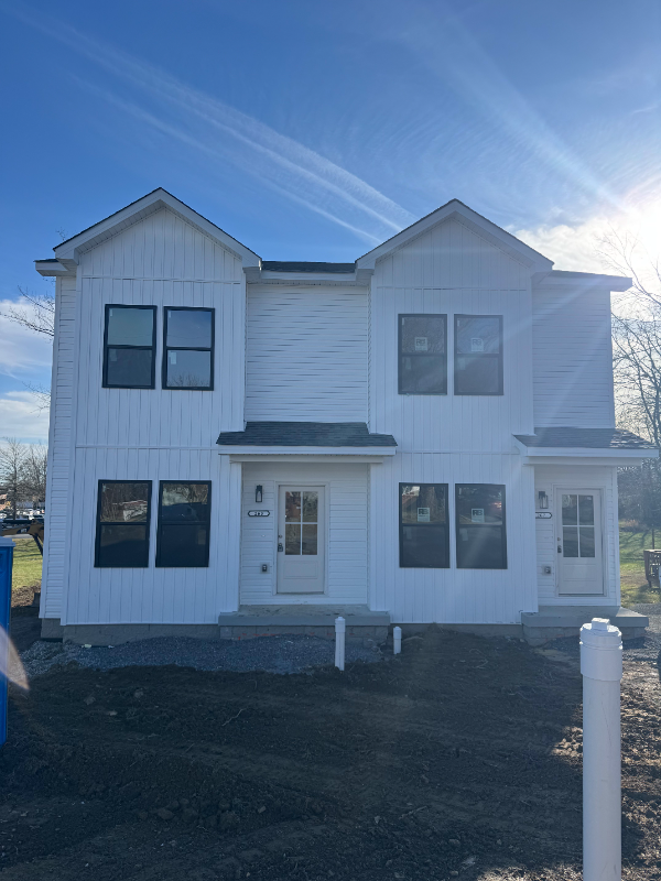 Smithville Townhome: 263 W Spring St