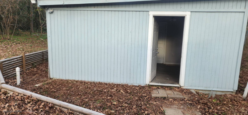 Montgomery House: 6029 CESSNA Dr.