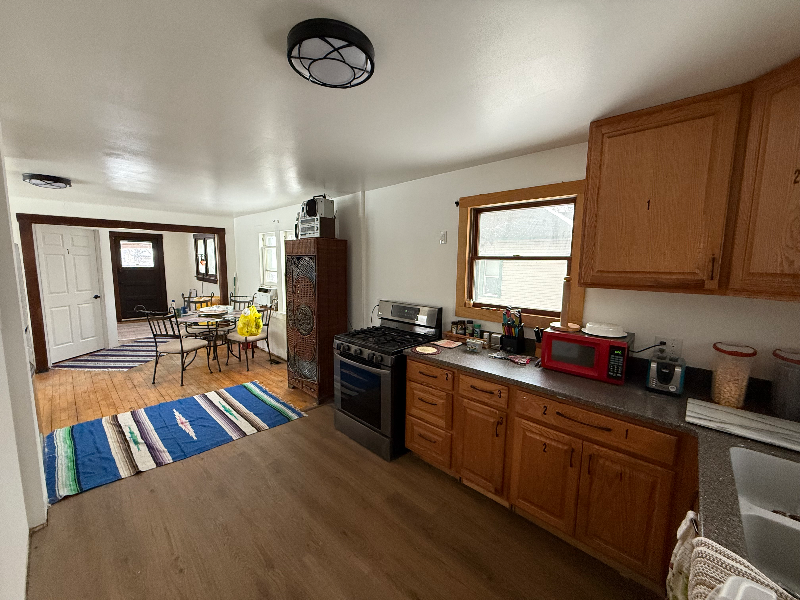 La Crosse House: 908 Island St