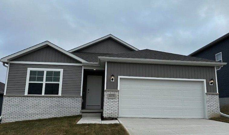 Omaha House: 8825 S 185th Street