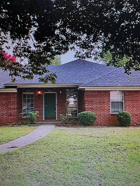 Wake Village House: 2 Jeffery Circle