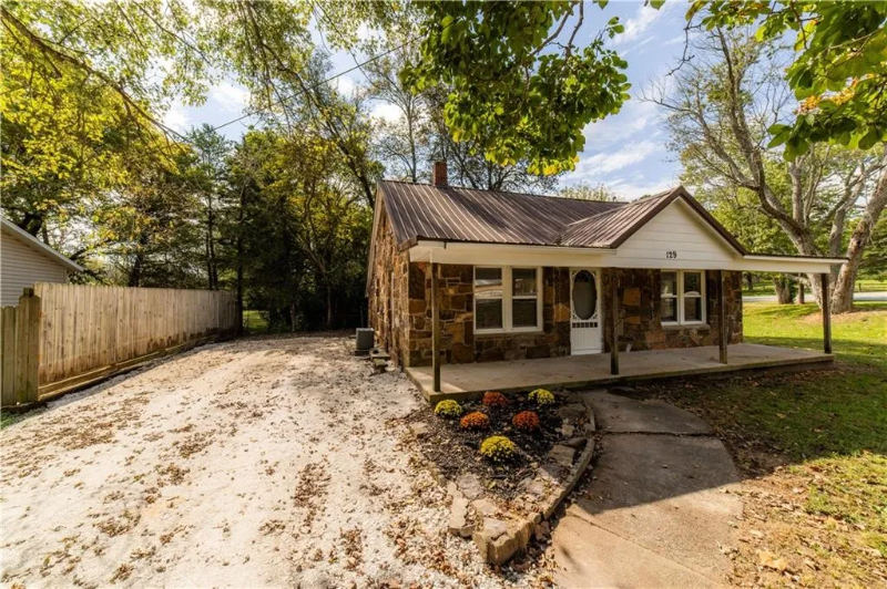 West Fork House: 129 Main St