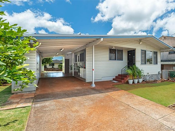Pearl City House: 919 Leomele St